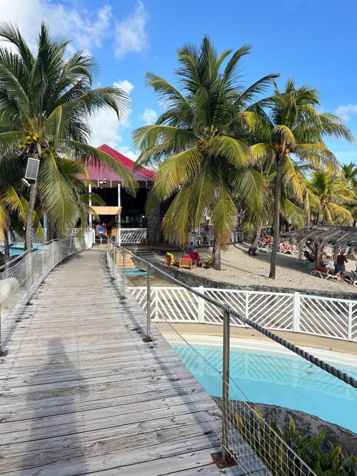 Studio Bord De Mer Avec Piscine - Le Manganao, Saint-Francois 外观 照片